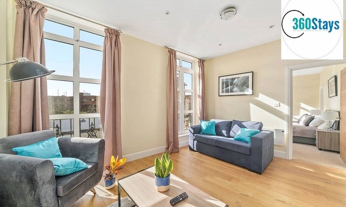 Maidenhead Apartment | 360 MH Victoria Hse 01 - Luxury 2 Bedroom Apt. 01 with Parking