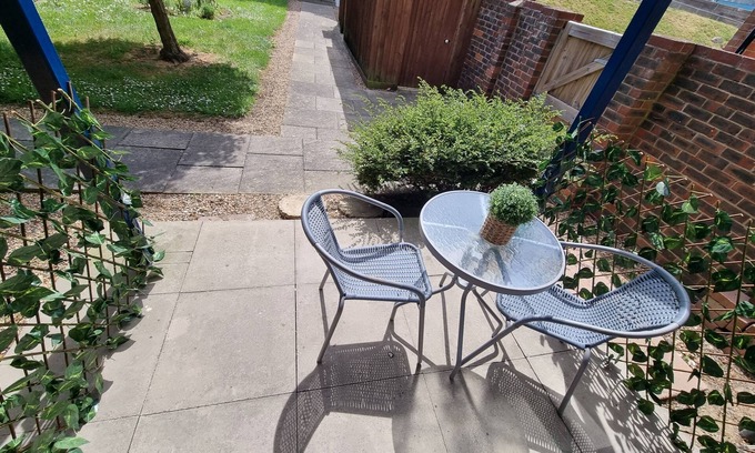Burnham-on-Crouch Apartment | 360 Serviced Accommodations - Waterfront Retreat - Modern Apartment