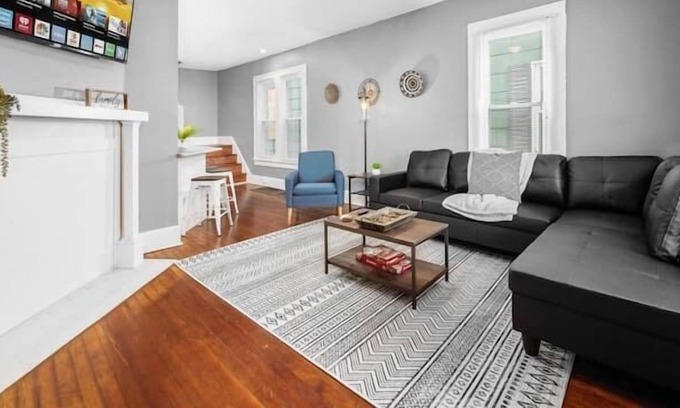 Merion Village House | 363 E Gates - GV -- CHARMING 2BR IN GERMAN VILLAGE W/ FREE PARKI