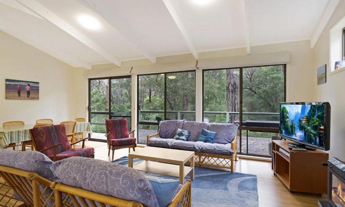 Dalmeny House | 37 Coastal Court Bush Retreat By the Sea
