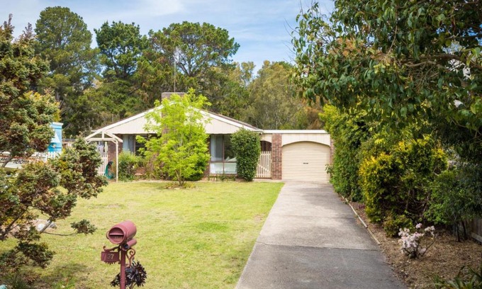 Dalmeny House | 37 Mort Avenue
