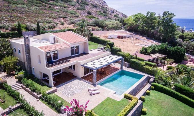 Palaia Fokaia House | 370 m² House ∙ 5 bedrooms ∙ 9 guests