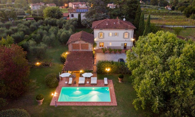 Colle di Compito Villa | 370 m² Villa ∙ 5 bedrooms ∙ 10 guests