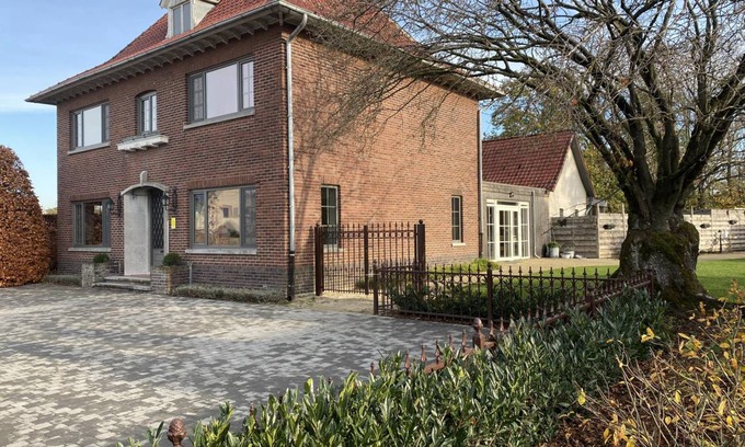 Grote-Brogel House | 3720 m² House ∙ 8 bedrooms ∙ 20 guests