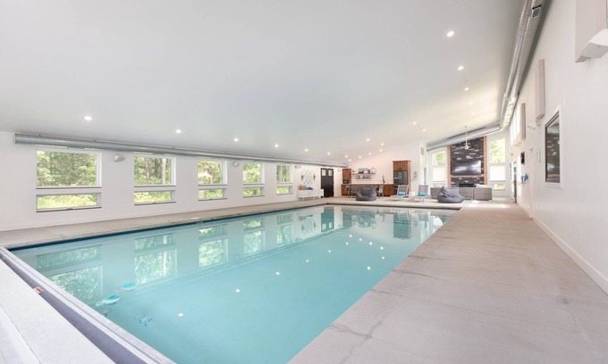 Niles House | 38-Acres of Luxury by Notre Dame, 9BR, Indoor Pool