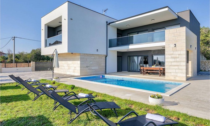 Donje Rastane House | 380 m² House ∙ 4 bedrooms ∙ 10 guests