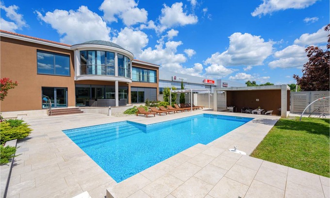 Orbanici House | 381 m² House ∙ 5 bedrooms ∙ 10 guests