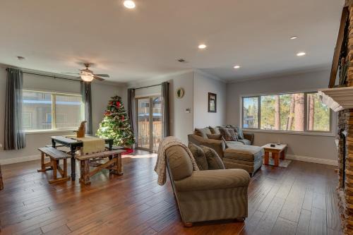 South Lake Tahoe Apartment | 3987 - Upscale Townhouse Walk to Heavenly, Casino and Beach