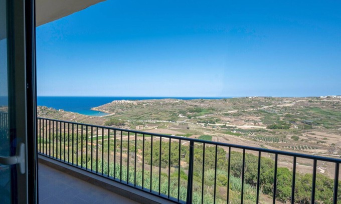 Xaghra Apartment | 3B Panoramic Valley & Beach View