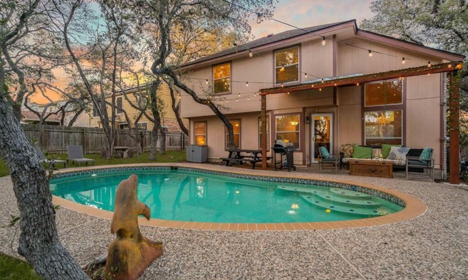 San Antonio Villa | 3B Villa w Pool, BBQ, Firepit, Yard Games, Gym