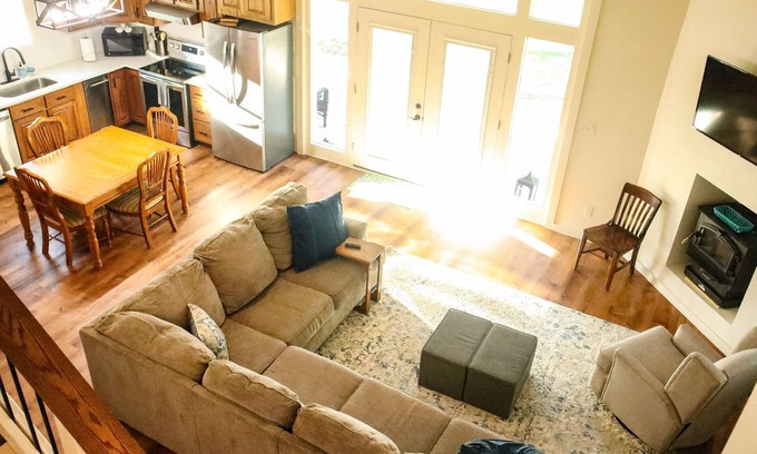 Athens House | 3bd 2bth Barndominium home is 17 mi from Canton 1st Monday. Hunting and fishing