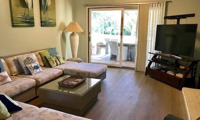 Tarpon Pond House | 3BD/3BA Cottage! Updated Kitchen! Golf Views! Pet Friendly!