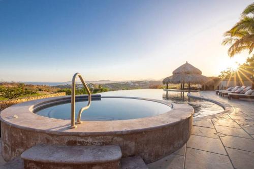 San Jose del Cabo Apartment | 3BD Golf Front Beach Club and Hot Tub in PLC