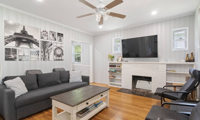 Silver Spring House | 3Bd House Walk to DC Metro