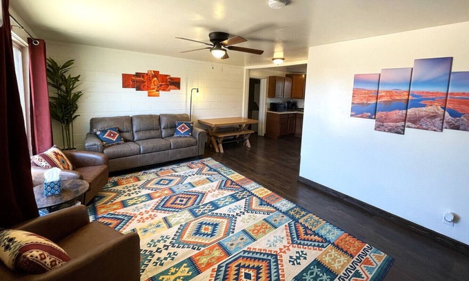 Page Condo | 3Bd, King, Brkfst, Large TVs, W/D, Sleeps 11, BBQ