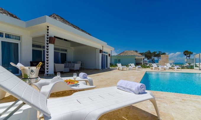 Playa Chiquita Villa | 3BD Oceanfront villa, private pool & golf cart, gym/tennis!