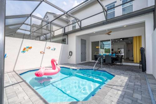 Davenport House | 3Bd Sleeps8 with Pool & Close to Disney @Festival 220
