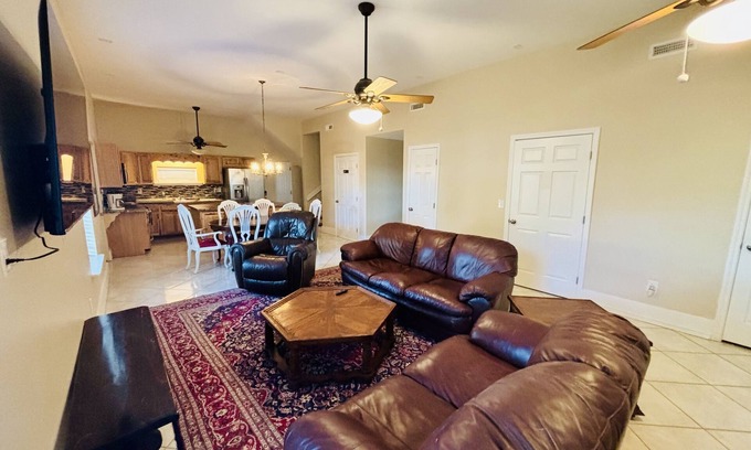 Lincoln House | “3bdrm Barn Apt” @ Sunset Pointe