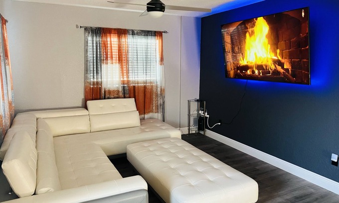 Eatonville House | 3Bdrm Home Near Downtown Orlando and Winter park