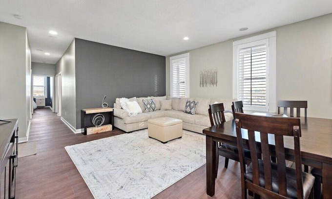 Downtown Kansas City Apartment | 3beds, 3Times The Fun
