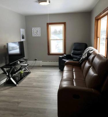 Zanesville House | 3BR 1BA North End Walk to the Hospital