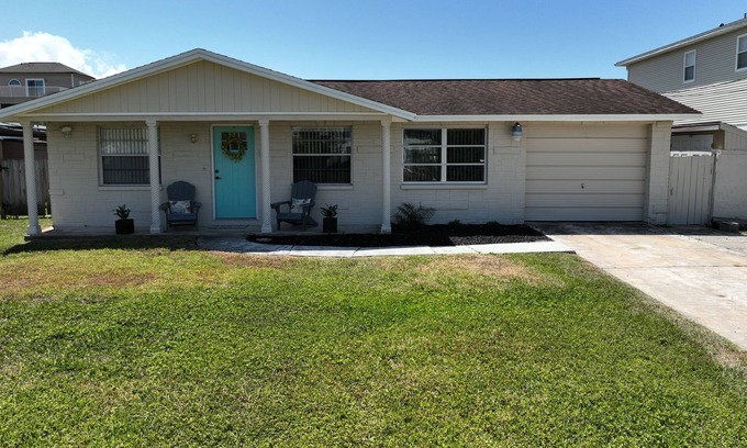 Hudson House | 3BR 2B Waterfront home for Snowbirds