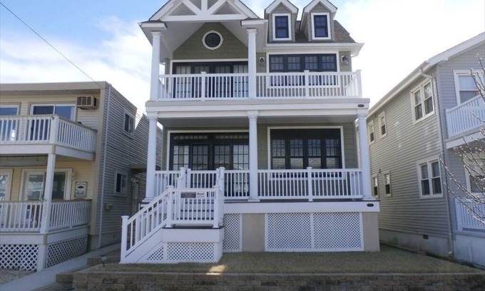 South End Condo | 3BR/2BA 1st Floor Beach House at 4641 West Ave - 2 Blocks from the Beach!