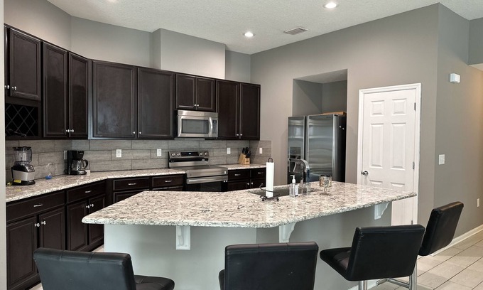Sunbeam House | 3BR 2BA Central location