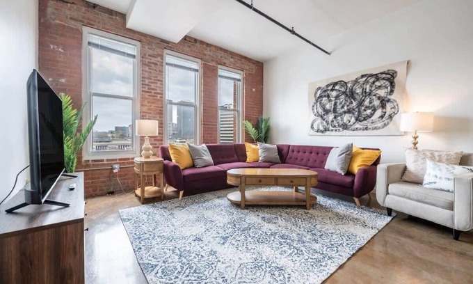 Crossroads Arts District Apartment | 3BR/2BA Iconic Lux Loft With Gym