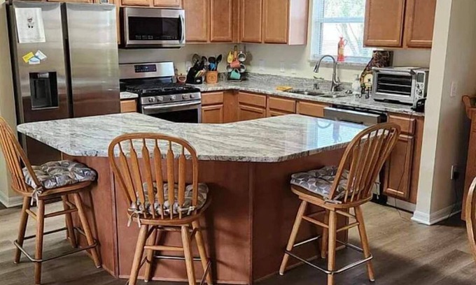 Woodbury House | 3BR 2Ba in Maplesong