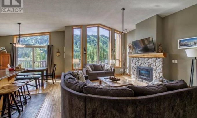 Fairways Ski Chalet | 3BR/2BA Ski Chalet: Ski In/Hot Tub/Amazing Views!