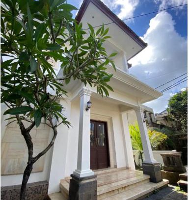 Bukit House | 3BR 3BA Nyoman House near GWK Cultural Park and best beaches