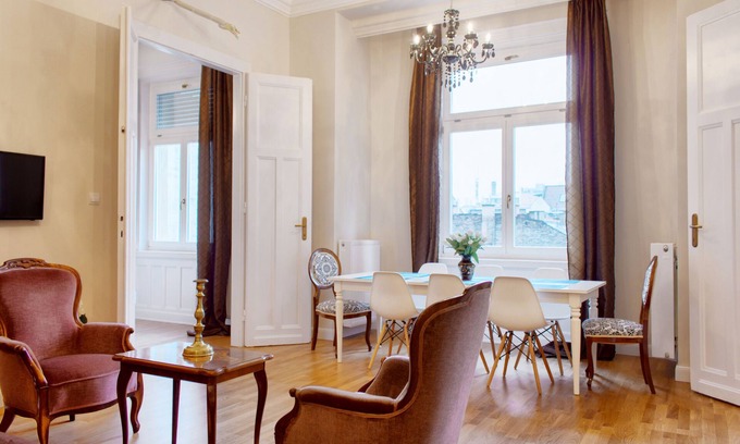 Terezvaros Apartment | 3BR 3BHR with AC at OPERA
