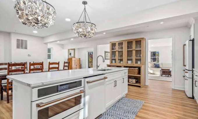 Wardour House | 3BR Annapolis Retreat Near Naval Academy Stadium