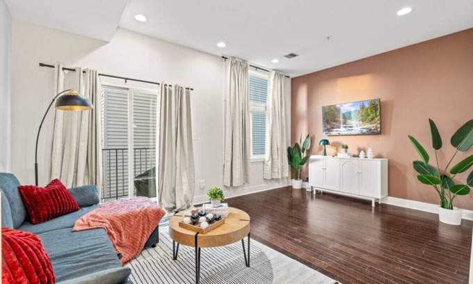 Fairmount Apartment | 3BR | BSL Subway | Steps to Met | Family Friendly
