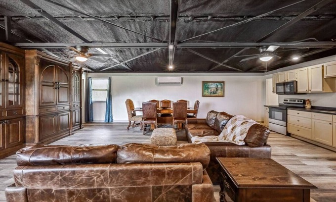 Paluxy Cabin | 3BR Country Getaway Patio Nature Views