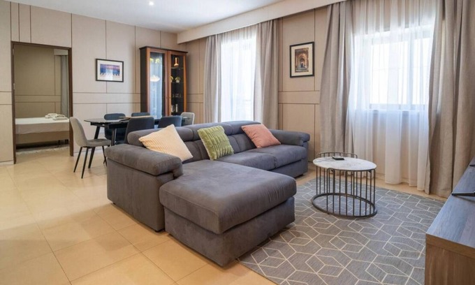Fgura Apartment | 3BR Designer Stay with Outdoor Space, WIFI & AC !