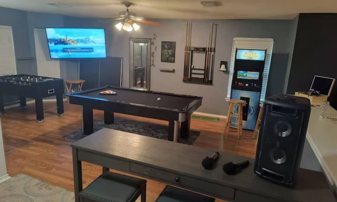Braun's Farm House | 3BR Fun Retreat: Game Room & Attractions Nearby!