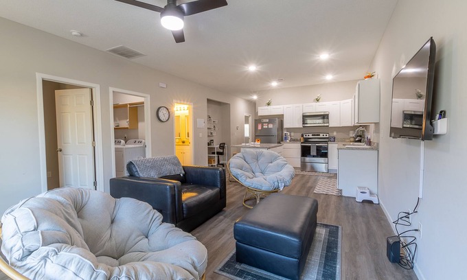 Wichita House | 3BR Furnished Near McConnell AFB & Spirit Fast Wi‑Fi & Parking