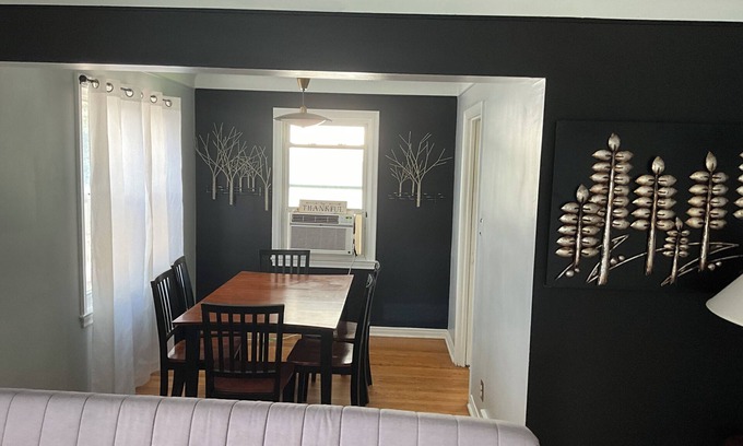 Detroit House | 3BR home 20’ Dtn Detroit, near Corewell Health Hos, Meijer’s Major Bus Routes