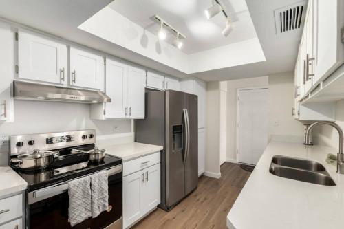 North Mountain House | 3BR Home Garage Parking Pool and Gated Yard