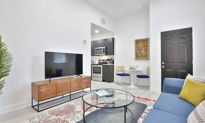 Gillespie Park House | 3BR House Near Downtown Siesta Key w Backyard