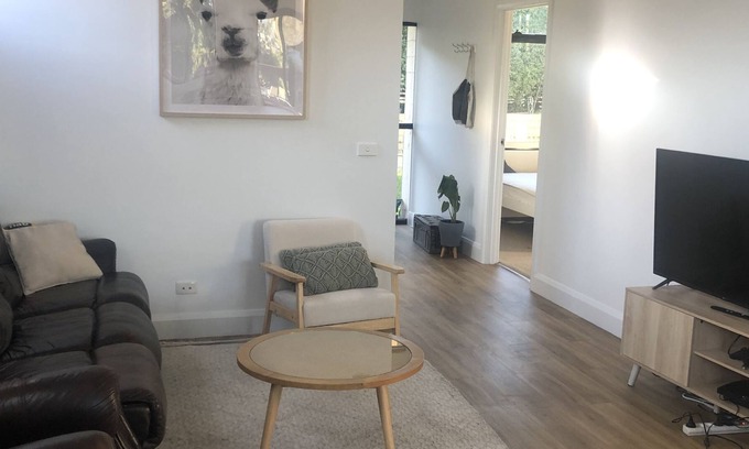 Lindisfarne House | 3BR Lindisfarne Townhouse near Cafes, Pub, Parks