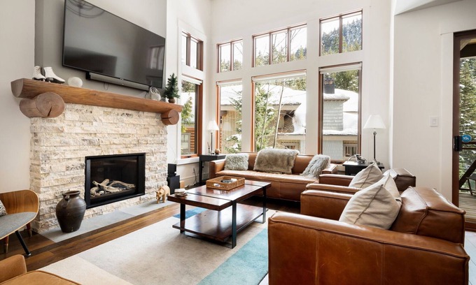 Nordic Estates House | 3BR | Luxury | Hot Tub | Ski-in/Ski-Out | Garage + Village Parking