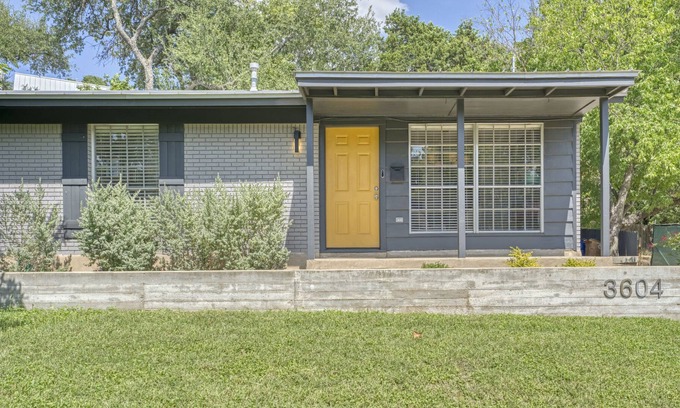Dawson House | 3BR Mid Century off S.Congress |Tesla Charger