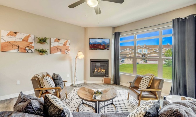 Northgate House | 3BR Modern Haven, Work, Play & Relax