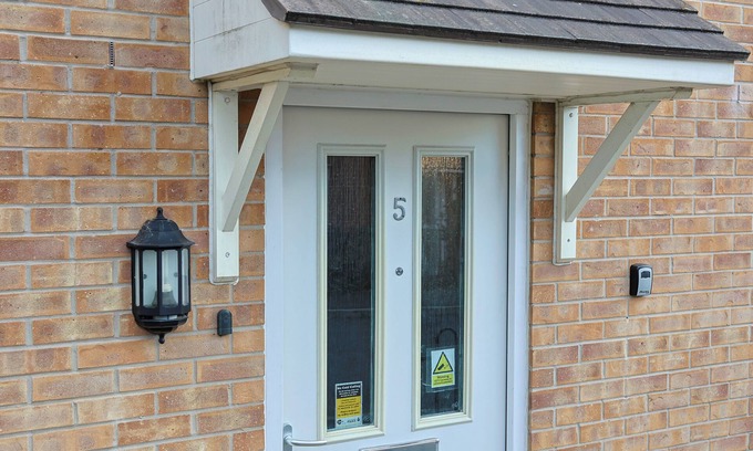 Levenshulme House | 3BR Modern Home in Manchester near Etihad and CO OP Live