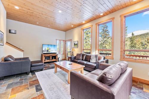 Breckenridge House | 3BR Mountain Retreat with Hot Tub