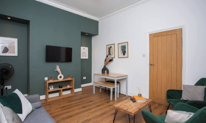 Sunderland House | 3BR Retreat | High Barnes | Wifi