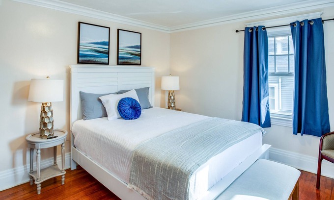 Rochester House | 3BR/Smart TV/Off-Street Parking